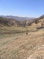 اینجا تنگهی بالایی (شمالی) است که اسکندر برای گیرانداختن دربند پارس استفاده کرد و بدست «مارکو پرینس» گرفته شده است.